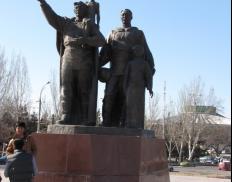 Бишкек-2012: с памятниками здесь не воюют (Фото)!