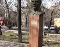 Бишкек-2012: с памятниками здесь не воюют (Фото)!